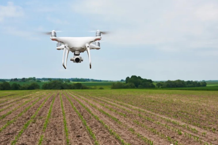 robots y drones agricolas